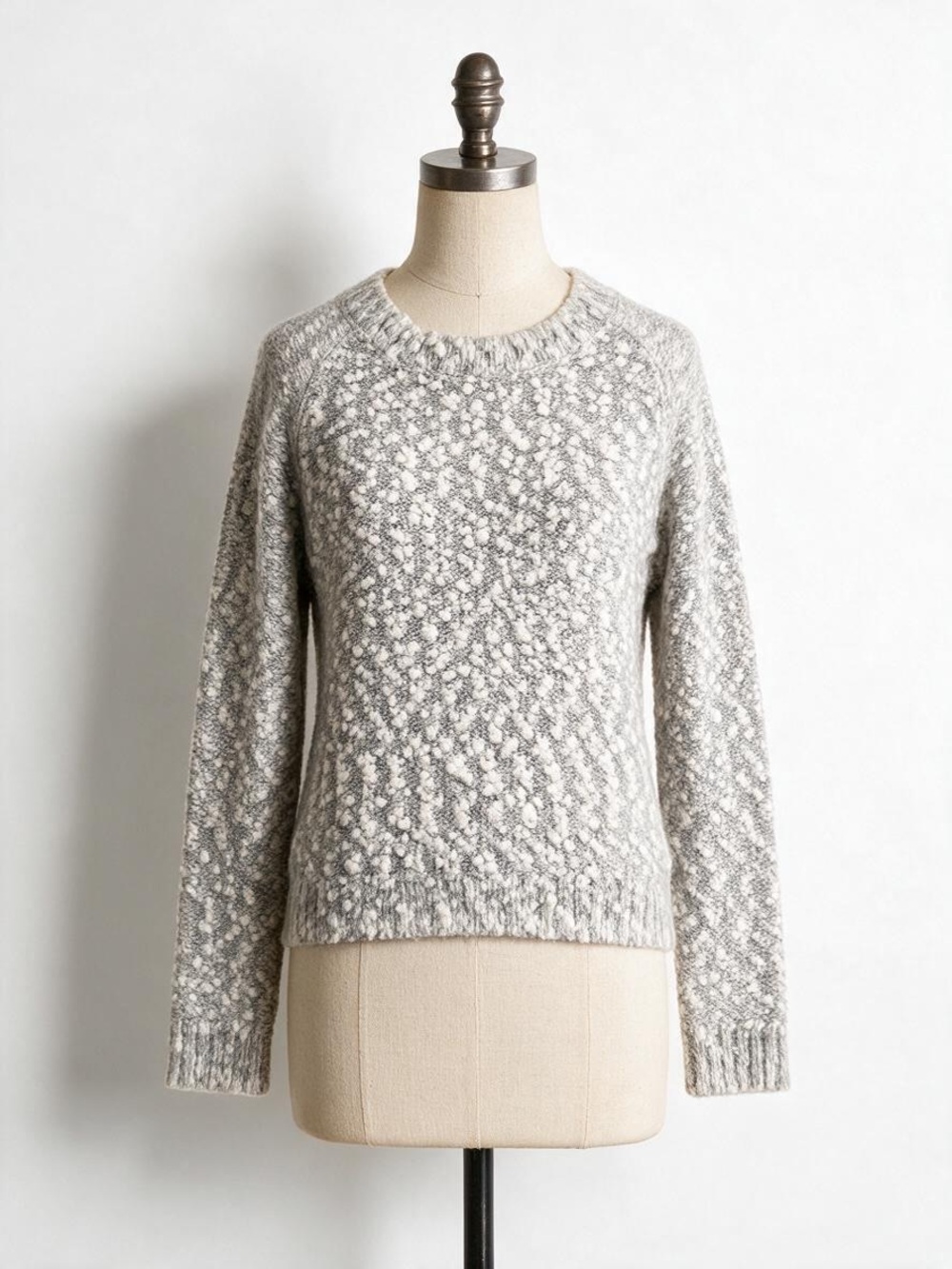 Minimalist Cozy Fall Ladies Sweater by Divided for  H & M Size 4